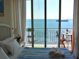 Taorminaxos wonderful seaview, hotel v destinaci Giardini Naxos
