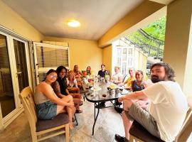 NEWBORN Hostel Budva, hotel a Budua