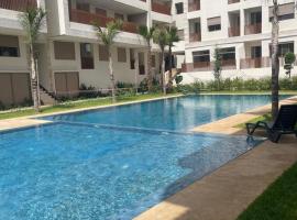 Summer Stay 2 bedrooms Private Pool Beach 5 Minutes walking, hotel v destinaci Mansouria