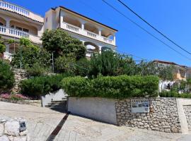 Apartments with WiFi Lopar, Rab - 14804，位于洛帕的酒店