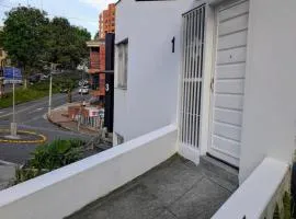 Alojamiento renovado y funcional en el corazón de Manizales
