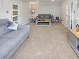 Apartment 3 Barton Manor - Uk40088