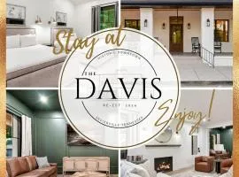 The Davis Luxury Retreat Villa 1-Block from Dolly