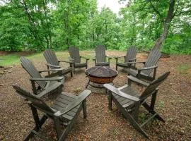 Cozy Cabin Retreat Hot Tub & Scenic Surroundings