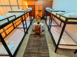 Bonjorge Dormitory- Helen, Larena, Siquijor, hotel v destinaci Larena