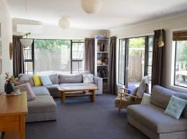 Sunny Family Home in Central Mount Maunganui