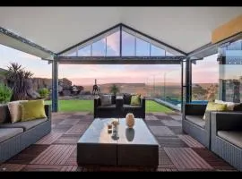Panoramic views, secluded nature reserve, ZigZag Retreat