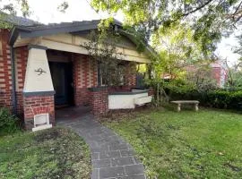 Spacious & Cozy Shared House - 3 min walk to Train