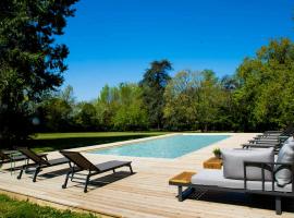 Charming Villa With Pool Near Toulouse, hotel a Flourens