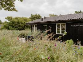 Romantic Cabin Near Water And History, ξενοδοχείο σε Bindslev