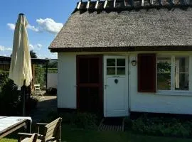 Thatched Cottage Near Dronningmølle Beach