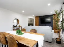 King Size Bed, Near Hwy, Work Desk, Close Parking