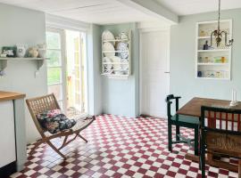 Authentic Farmhouse On Møn With Magnificent Nature, Hotel in Askeby