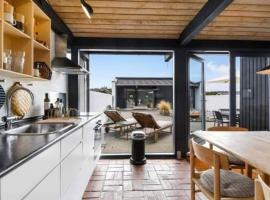 Architectural Summer House Gem By The North Sea, hotel i Søndervig