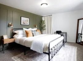 King Bed, Work Desk, Near Hwy, Laundry Room Access