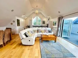 Cotswolds Lakeside Home, Summer Lake