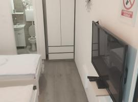 Room Misir in downtown, hotel v destinaci Knin
