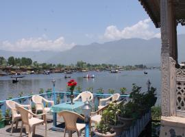 Young Beauty Star Houseboat, Hotel in Srinagar