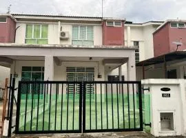 Amaris Homestay MELAYU ONLY
