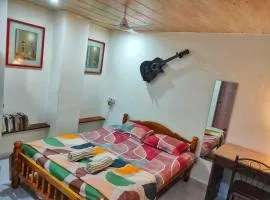 Ebony Room - Comfortable Suite