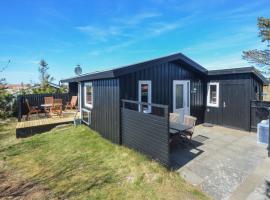 2 Bedroom Pet Friendly Home In Thisted, hotel em Torsted