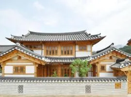Chaehyodang Hanok Stay