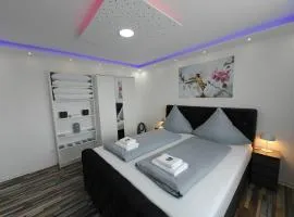Modern Apartments Neuburg US - NEU - 2 Zimmer, Komfort, Top Ausgestattet, Smart TV, Wi-Fi