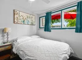 Budget Compact Stay On 6th Ave