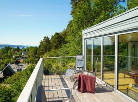 Treetop feeling 190 sqm with amazing views, hotel com banheiras de hidromassagem em Oslo