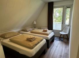 Recreatie Woning Drenthe, hotel v destinaci Schoonloo