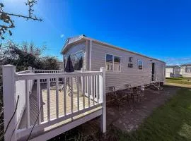 Lovely 6 Berth Caravan Close To The Beach In Suffolk Ref 68030Bs