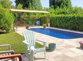 Villa avec piscine et clim, hotel a Saze