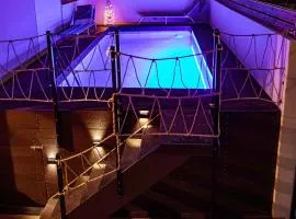 Woodoven home - pool, bbq & outdoor cinema