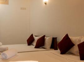 ocean Bloom villa, hotel de playa en Nikawatawana