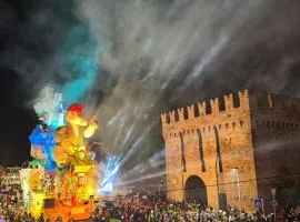 Casa Pincio - Appartamento in centro con parcheggio privato - AFFACCIATO DIRETTAMENTE SUL CARNEVALE