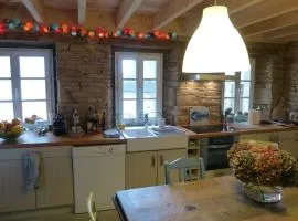 Pretty cottage with Wifi by the sea