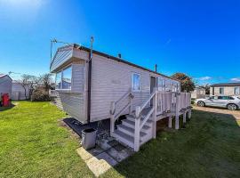 Lovely 6 Berth Caravan With Side Decking On Pakefield Holiday Park Ref 68032B, glamping en Lowestoft