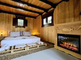 Nature Bungalow In the Family Garden - 5 min to City Center, Lake Access, Close to Lidl and Stunning Pool