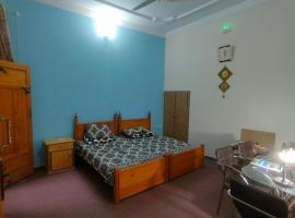 Whispering Fields: Abbottabad şehrinde bir otel