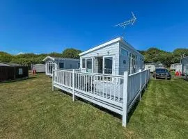 Homely 6 Berth Caravan With Full Decking At Kessingland Beach Ref 90046Bc