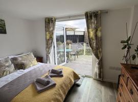 Adorable 3 Bedroom House, Near Newquay 11 Miles, ξενοδοχείο σε Saint Dennis