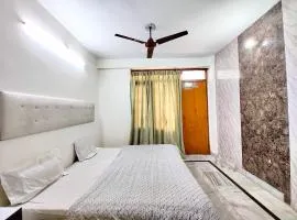 NAINITAL HOTEL SHAH GUEST HOUSE - Near Mall Road Provided Free Wi fi #Restaurant #Parking #Room Service And Excellent Customer Service !! Best Seller Hotel In Nainital