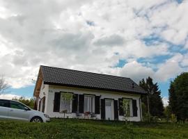 Domek Kaprys Piatkowa، فندق في Piątkowa