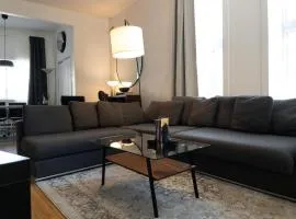 Perfect for Groups Big Livingroom 2 Backyard 3BR