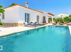 Villa Ancla Blanca by Abahana Villas