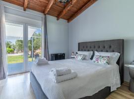 Villa Olive & Stone Loutraki, hotel in Loutraki