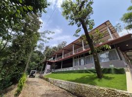 Tropica Retreat by Dazzle Destinations - Private Waterfalls, Private Rooms and Bonfire, hotel v destinaci Aldūr