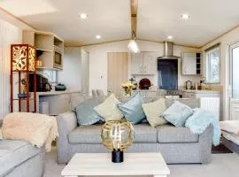 Pinecone Lodge