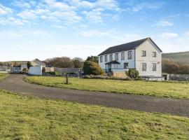 Morlais, hotel in Llanon