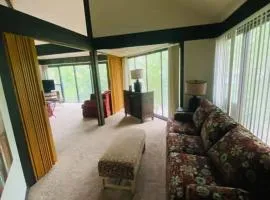 Lakefront Treetop Village 3bd3badeckpool-6pp